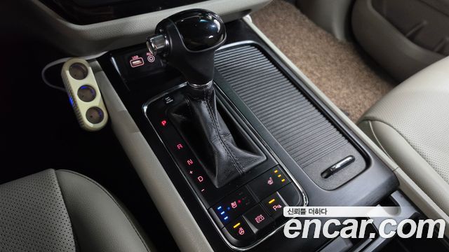 Kia Carnival 9-seater Luxury 2016 — фото 9