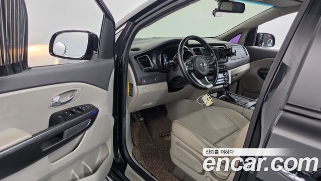 Kia Carnival 9-seater Luxury 2016 — фото 10