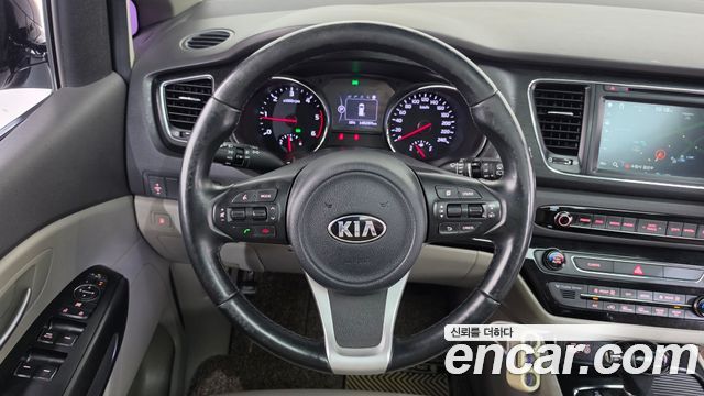 Kia Carnival 9-seater Luxury 2016 — фото 17