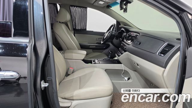 Kia Carnival 9-seater Luxury 2016 — фото 32