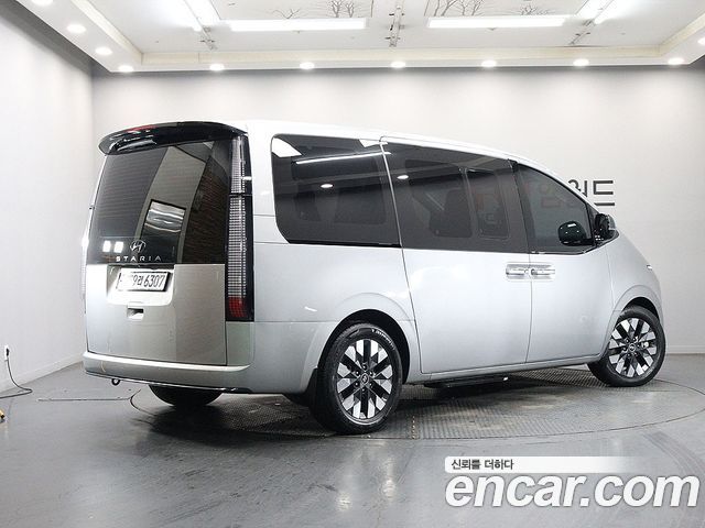 Hyundai Staria Lounge 9-Seater Prestige 2022 — фото 3