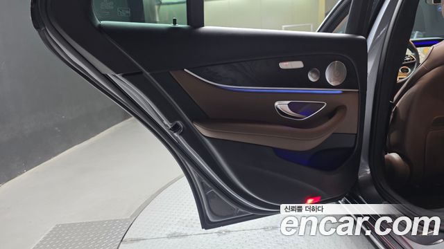 Mercedes-Benz E-Class (W213) E300 4MATIC Avnatgarde 2019 — фото 31