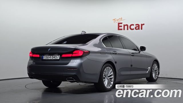 BMW 5 Series (G30) 520i Luxury 2023 — фото 2