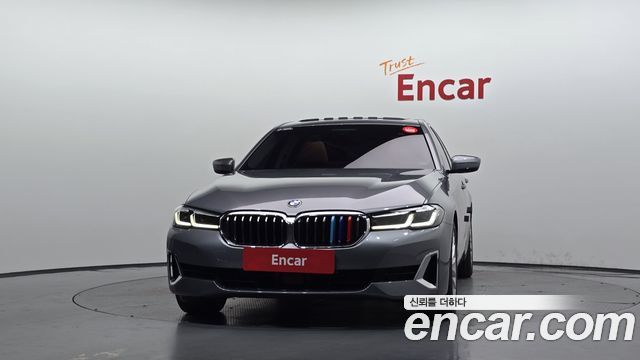 BMW 5 Series (G30) 520i Luxury 2023 — фото 3