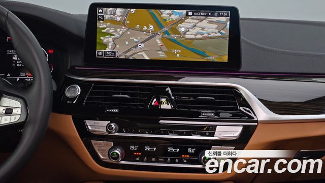 BMW 5 Series (G30) 520i Luxury 2023 — фото 13
