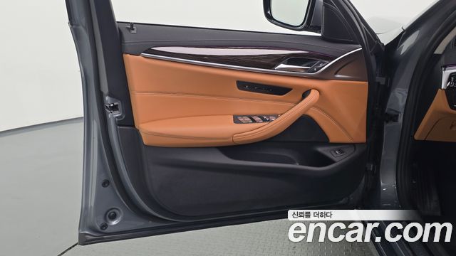 BMW 5 Series (G30) 520i Luxury 2023 — фото 24