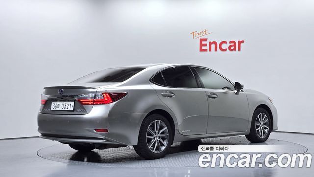 Lexus ES300h Supreme XV60 2017 — фото 2
