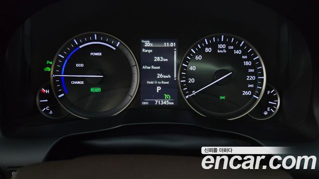 Lexus ES300h Supreme XV60 2017 — фото 8