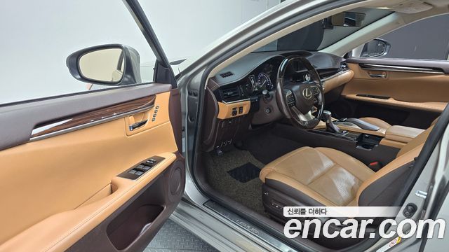 Lexus ES300h Supreme XV60 2017 — фото 10
