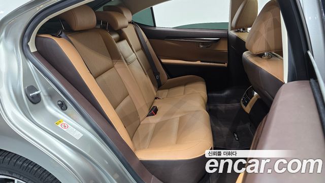 Lexus ES300h Supreme XV60 2017 — фото 11