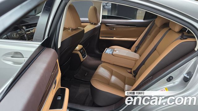 Lexus ES300h Supreme XV60 2017 — фото 12