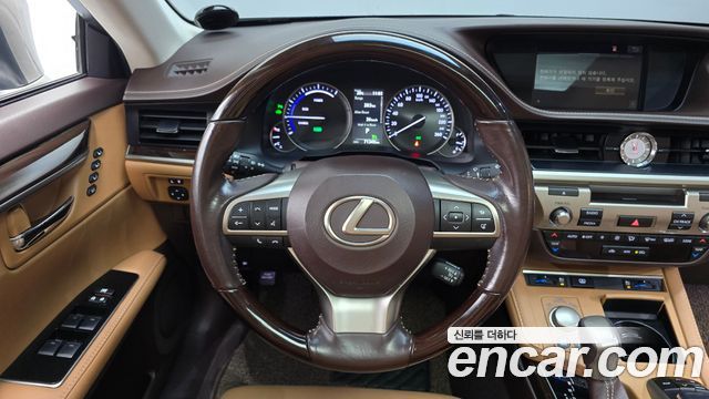 Lexus ES300h Supreme XV60 2017 — фото 13