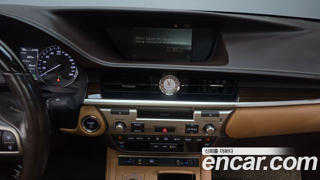 Lexus ES300h Supreme XV60 2017 — фото 14