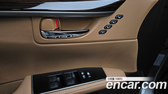Lexus ES300h Supreme XV60 2017 — фото 17