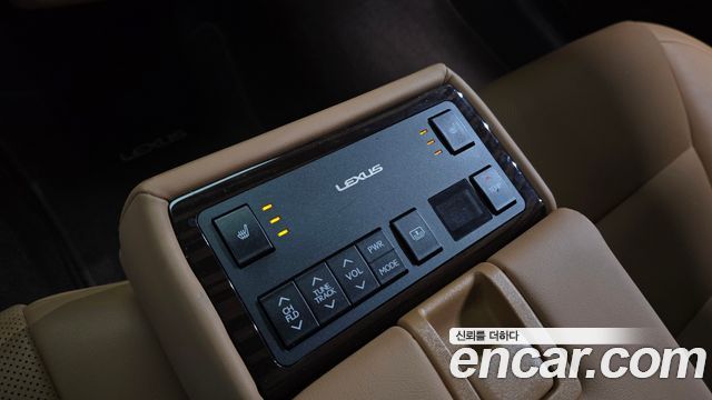 Lexus ES300h Supreme XV60 2017 — фото 18