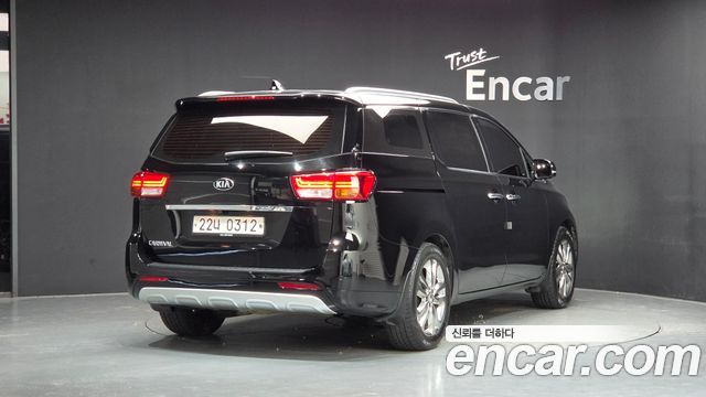 Kia Carnival 9-seater Noblesse 2017 — фото 2