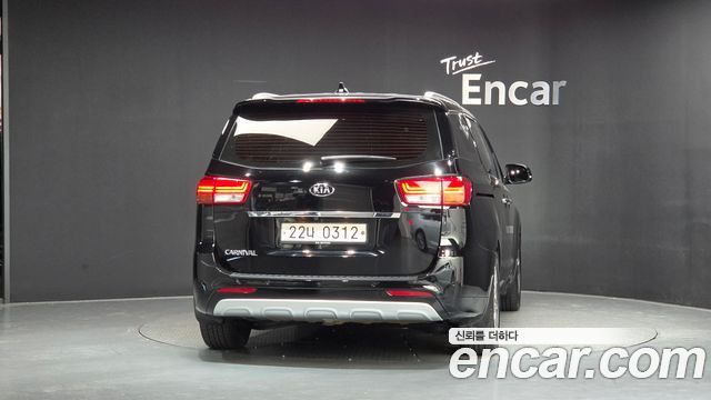 Kia Carnival 9-seater Noblesse 2017 — фото 4