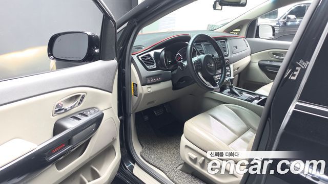 Kia Carnival 9-seater Noblesse 2017 — фото 10
