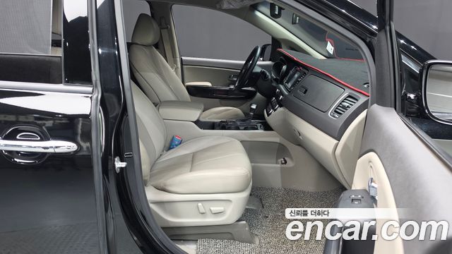 Kia Carnival 9-seater Noblesse 2017 — фото 26