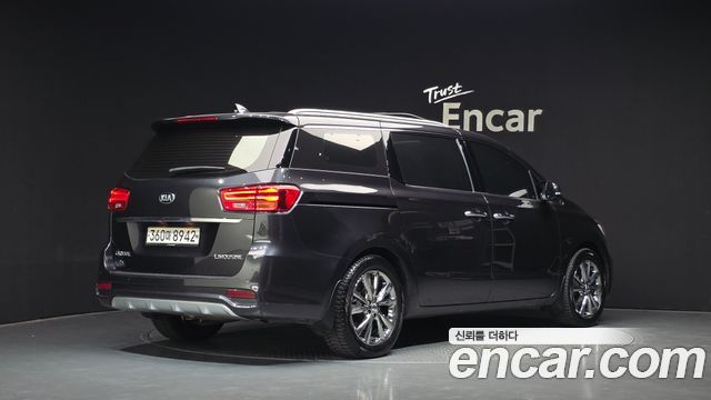 Kia Carnival 7-Seater Limousine President 2019 — фото 2