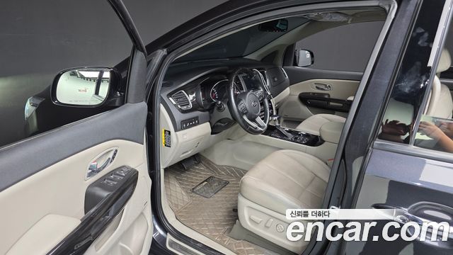 Kia Carnival 7-Seater Limousine President 2019 — фото 10
