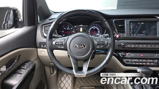 Kia Carnival 7-Seater Limousine President 2019 — фото 12