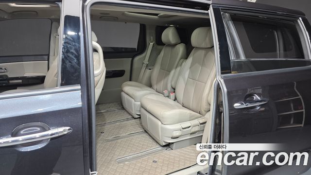 Kia Carnival 7-Seater Limousine President 2019 — фото 26