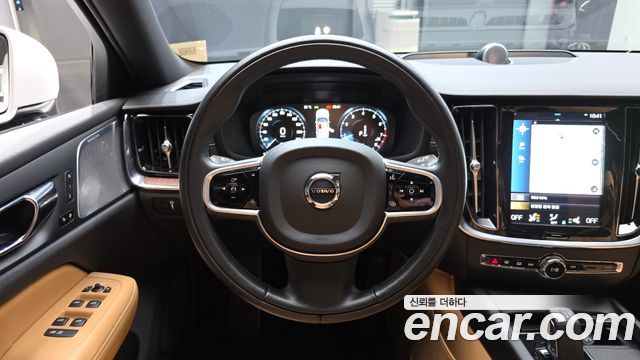 Volvo V60 Cross Country (II) B5 Pro AWD 2021 — фото 12