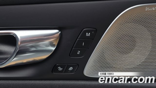Volvo V60 Cross Country (II) B5 Pro AWD 2021 — фото 13