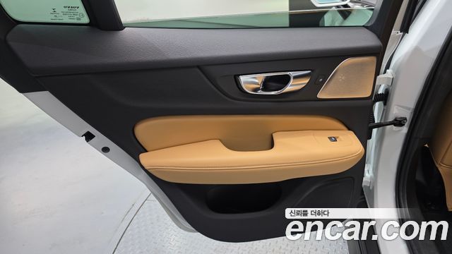 Volvo V60 Cross Country (II) B5 Pro AWD 2021 — фото 25