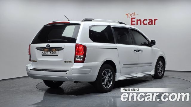 Kia Carnival R New Carnival Limousine GLX High-Deluxe 2014 — фото 2