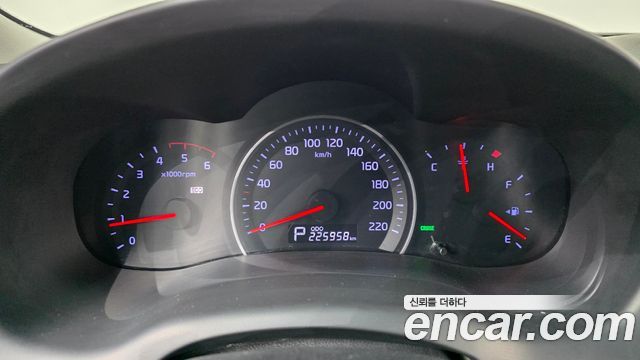 Kia Carnival R New Carnival Limousine GLX High-Deluxe 2014 — фото 8