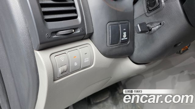Kia Carnival R New Carnival Limousine GLX High-Deluxe 2014 — фото 12