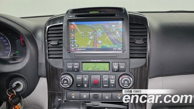 Kia Carnival R New Carnival Limousine GLX High-Deluxe 2014 — фото 16