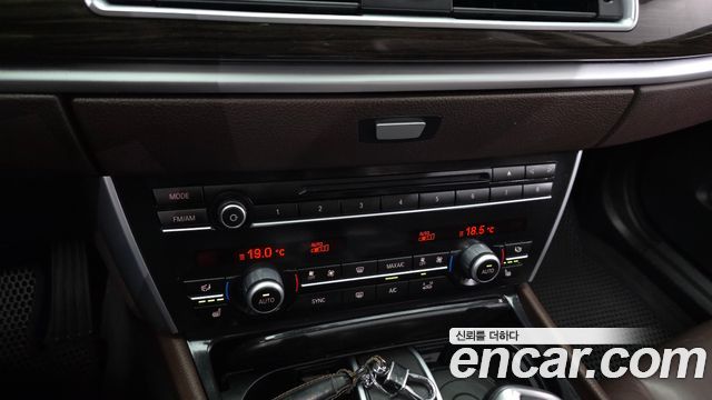 BMW 5 Series GT (F07) GT 30d xDrive 2015 — фото 18