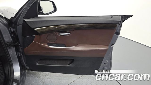 BMW 5 Series GT (F07) GT 30d xDrive 2015 — фото 24