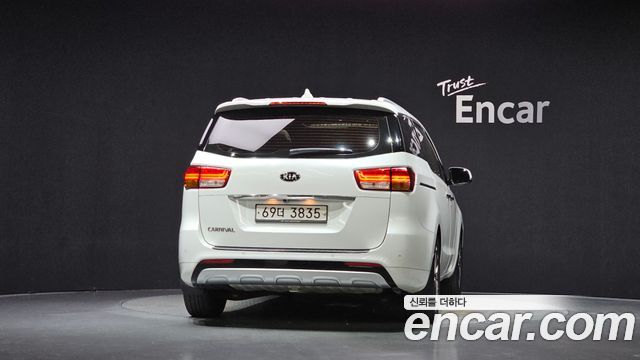 Kia Carnival 9-seater Prestige 2015 — фото 4