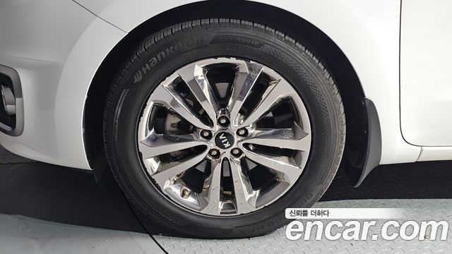 Kia Carnival 9-seater Prestige 2015 — фото 5