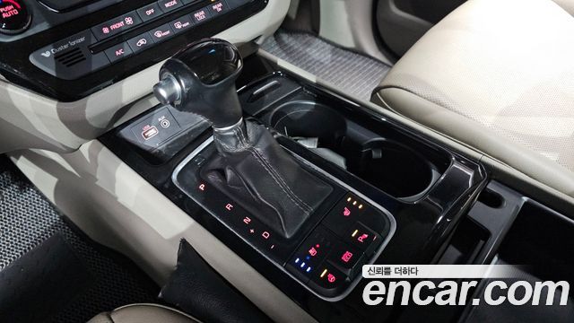 Kia Carnival 9-seater Prestige 2015 — фото 9
