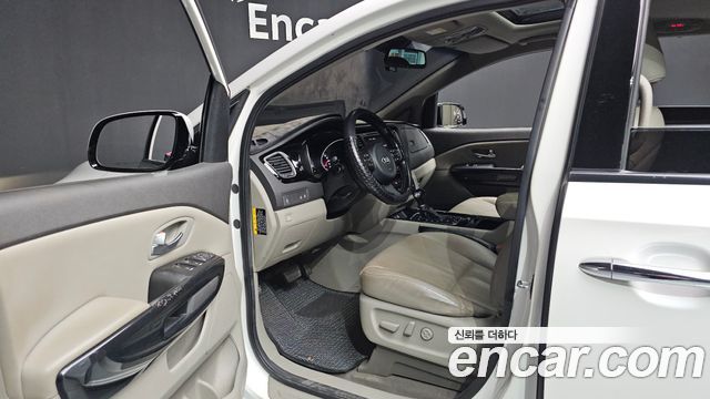 Kia Carnival 9-seater Prestige 2015 — фото 10