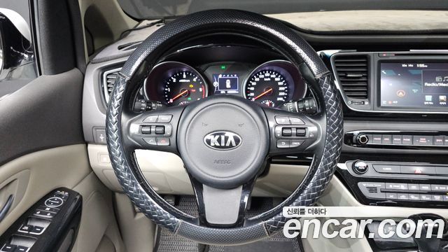 Kia Carnival 9-seater Prestige 2015 — фото 11