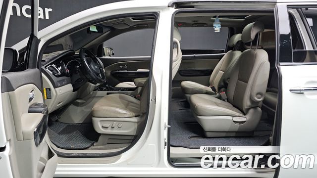 Kia Carnival 9-seater Prestige 2015 — фото 17