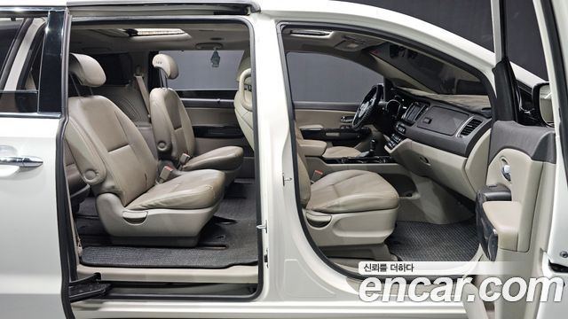 Kia Carnival 9-seater Prestige 2015 — фото 19