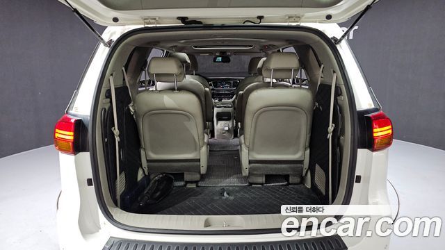 Kia Carnival 9-seater Prestige 2015 — фото 20