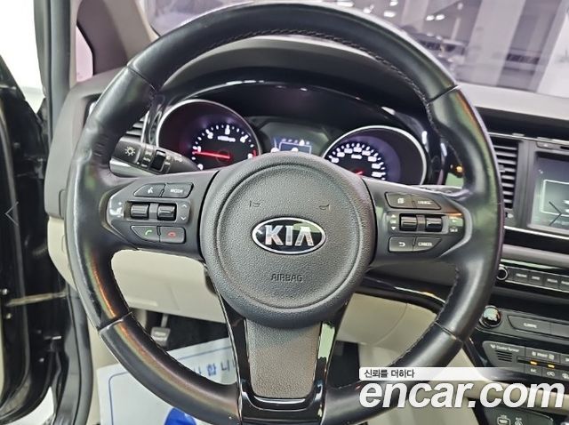 Kia Carnival 9-seater Prestige 2015 — фото 9