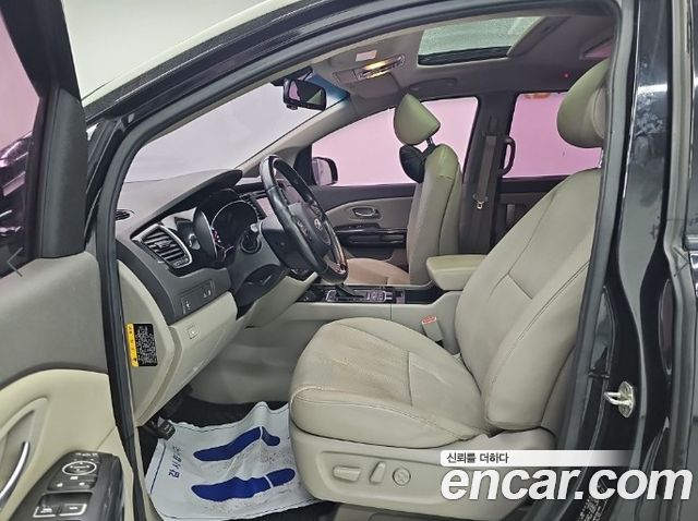 Kia Carnival 9-seater Prestige 2015 — фото 15
