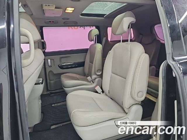 Kia Carnival 9-seater Prestige 2015 — фото 16