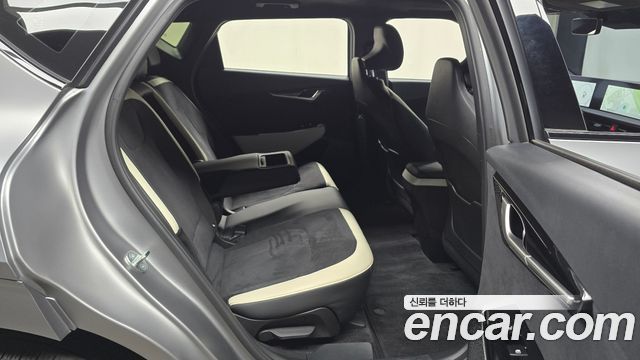 Kia EV6 Long Range 4WD GT Line 2023 — фото 11