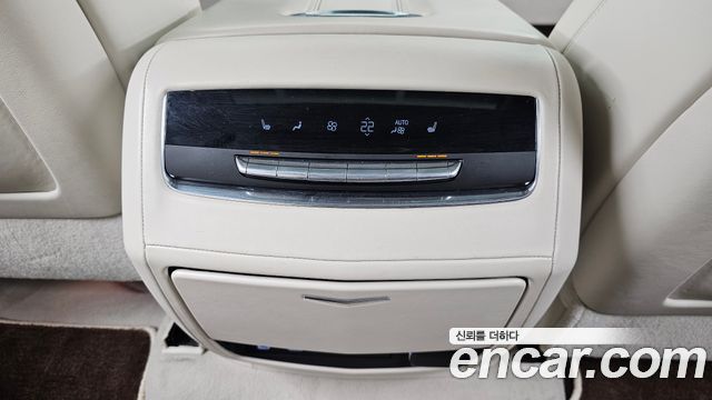 Cadillac Escalade (V) 6.2 Premium Luxury Platinum 2021 — фото 18