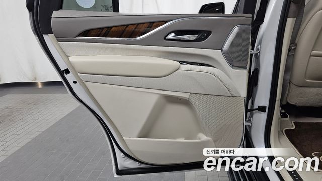 Cadillac Escalade (V) 6.2 Premium Luxury Platinum 2021 — фото 25